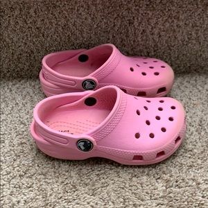 Little girls crocs